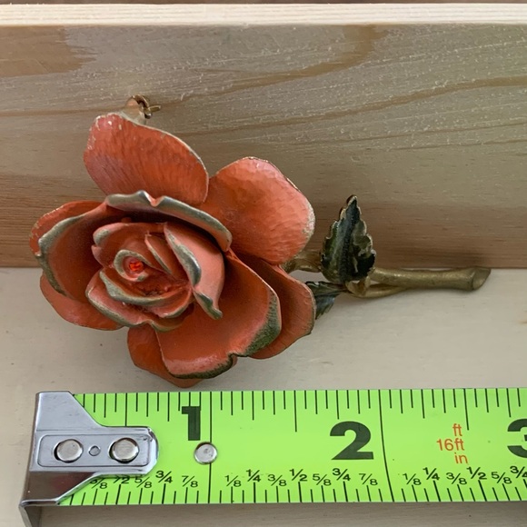 Cute Vintage Flower Brooch - Picture 4 of 4